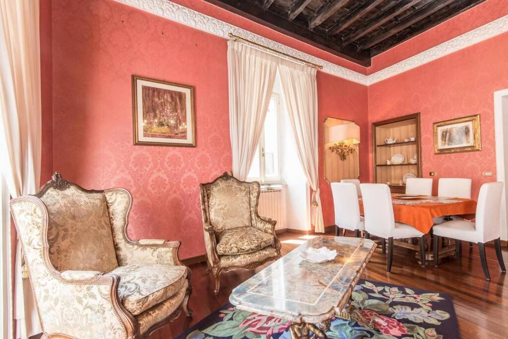 Spanish Steps Deluxe Apartamento *